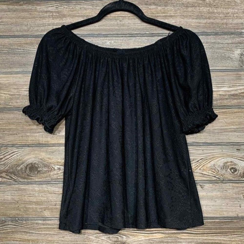 W5 Off Shoulder Top Womens Size Small BLack Eyelet‎ Blouse Short Sleeve Summer